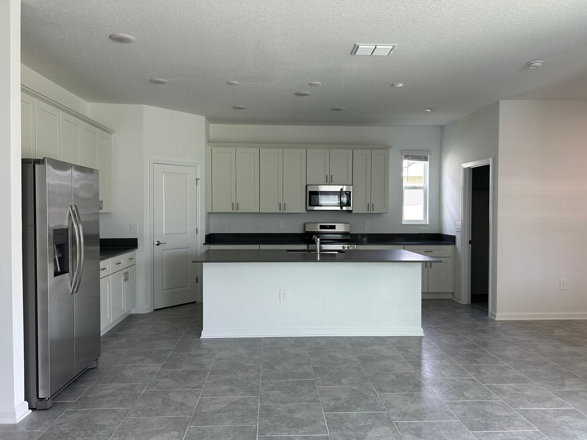 Building Photo - 2147 Sweet Honey Ln