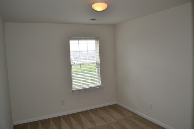 Building Photo - Great Townhome in Abbotts Glen!
