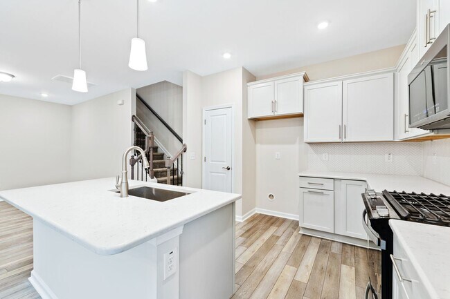 Building Photo - Modern & Charming 3-Bedroom Townhome in Durham!