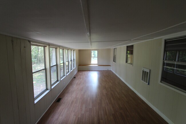 Building Photo - 3915 Foster Dr