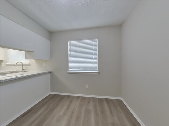 Building Photo - 4511 Burkegate Dr