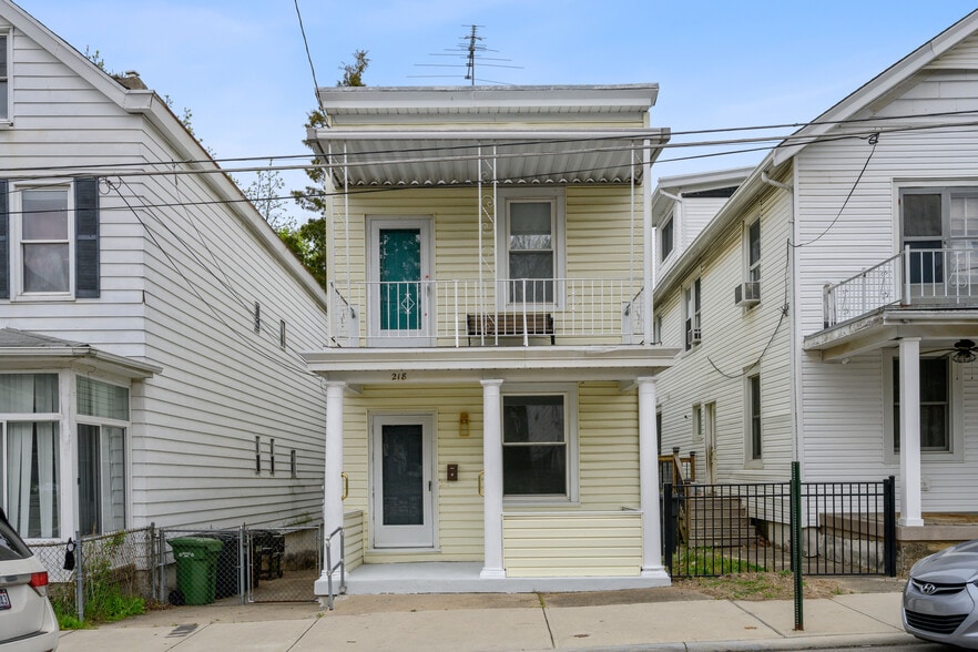 Building Photo - 218 Jackson Ave