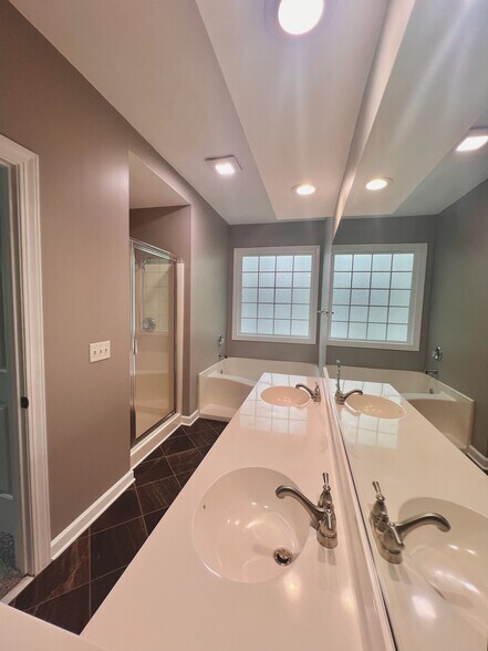 Building Photo - 101 Golf View Ln