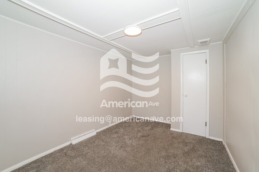 Building Photo - 2227 N Northcrest Dr