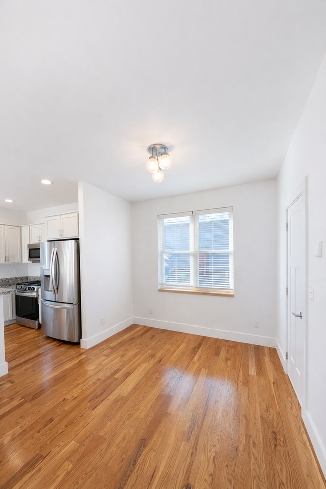 Building Photo - West Asheville Rental!