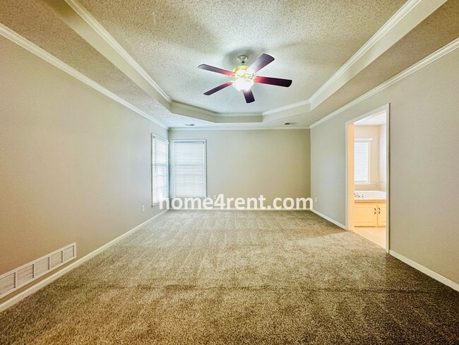 Building Photo - Beautifully Renovated Home in Olathe with a Finished Basement!