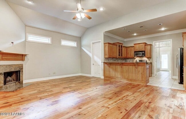 Building Photo - 121 Flagg Pl