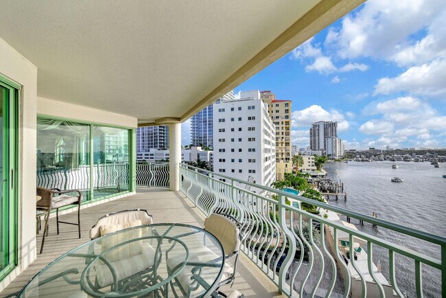 Building Photo - 301 N Birch Rd