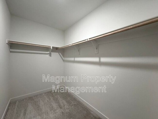 Building Photo - 30769 Vly Hts Dr