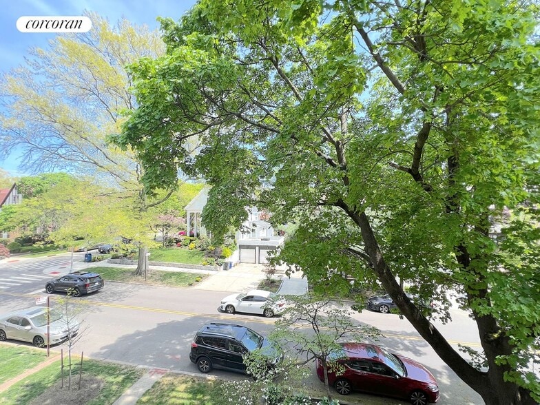 Building Photo - 100-11 Ascan Ave