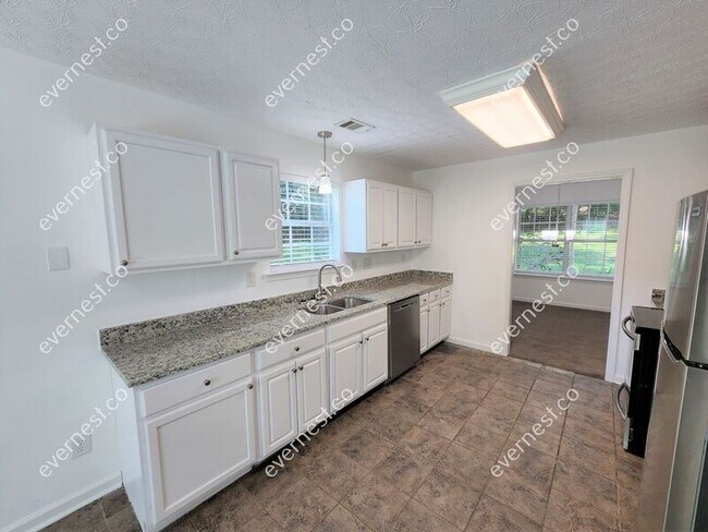 Building Photo - 4977 Hudson Rd