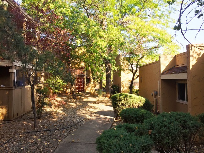 Building Photo - The Keys