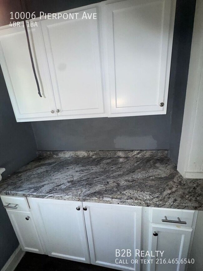 Building Photo - 10006 Pierpont Ave