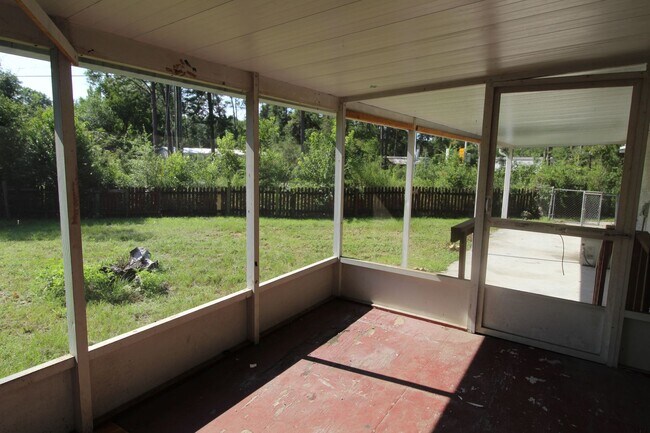 Building Photo - 8433 Pin Oak Rd