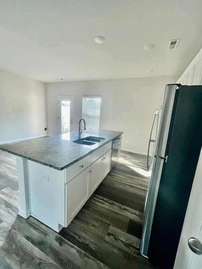 Building Photo - DogwoodVillageTRL108