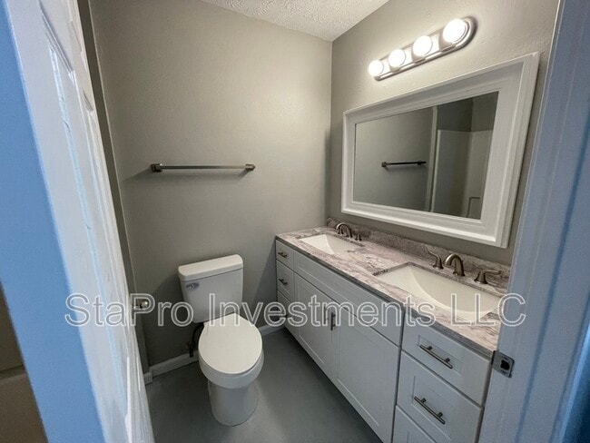 Building Photo - 106 Village Pl