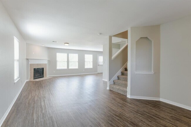 Building Photo - 2811 Roaring Oaks Ln