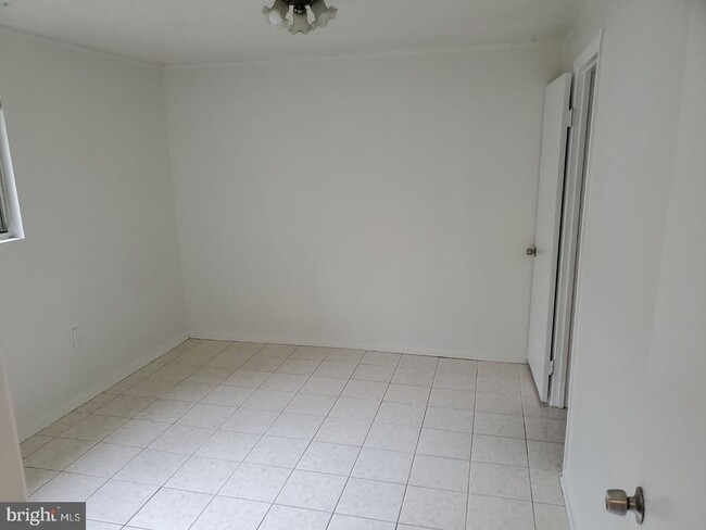 Building Photo - 7381 Hickory Log Cir