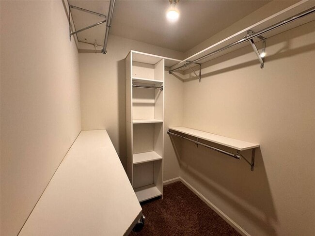 Building Photo - 854 Verona Dr