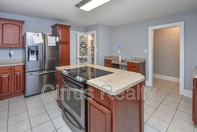 Building Photo - 10 Parkside Pl
