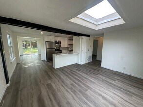 Building Photo - Chic, Sunlit & Move-In Ready – 3-Bedroom G...