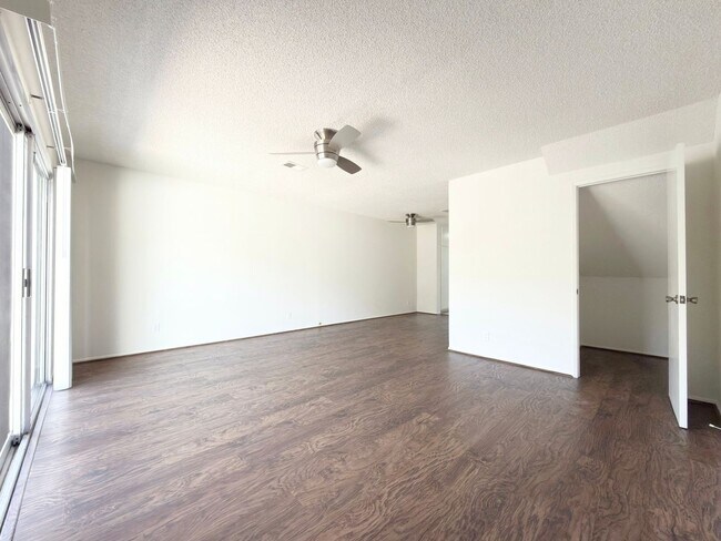 Building Photo - Spacious Townhome in Quail Ridge