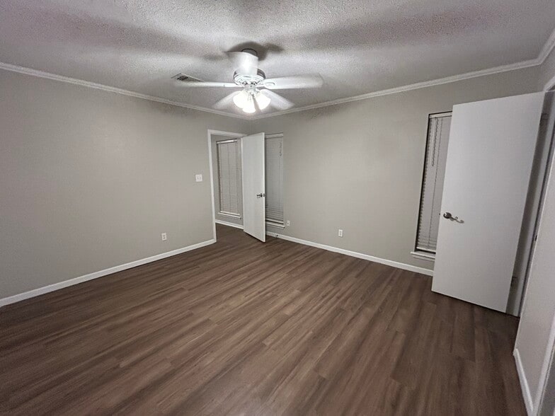 Building Photo - 136 Byron Dr