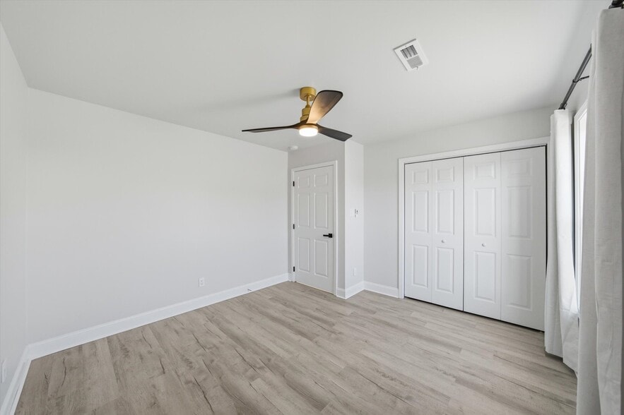 Building Photo - 1912 Laurel Ln