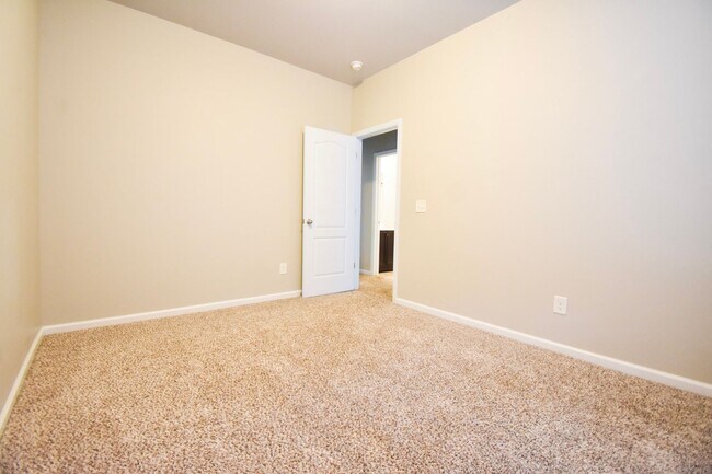 Building Photo - Coming Soon: 3 BEDROOM 2 BATHROOM - PETS C...