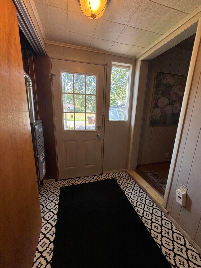 Building Photo - 13512 Venetian Dr