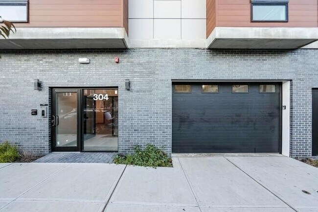 Building Photo - 304 61st St