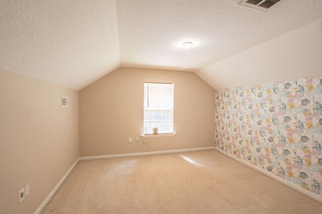 Building Photo - 10 Arbors Cir