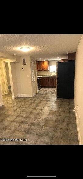 Building Photo - 2144 Ashland St