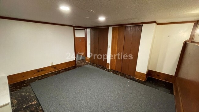 Building Photo - Spacious 1 BD | 1 BA on a Beautiful Proper...