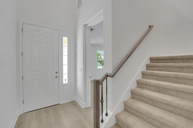 Building Photo - "Spacious 4-Bedroom Gem with 3 Full Baths in Charming Winter Garden!"