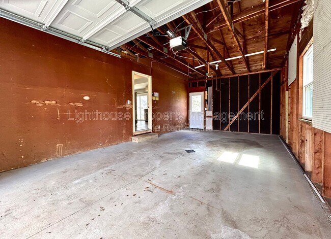 Building Photo - 818 Delray Ave SE