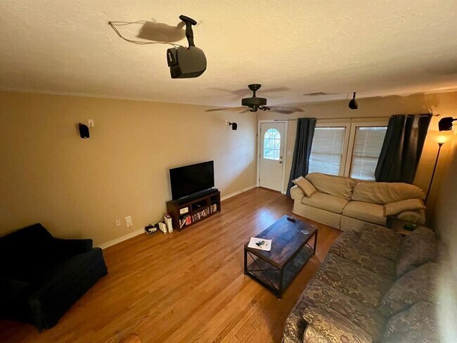 Building Photo - 526 Nebraska St