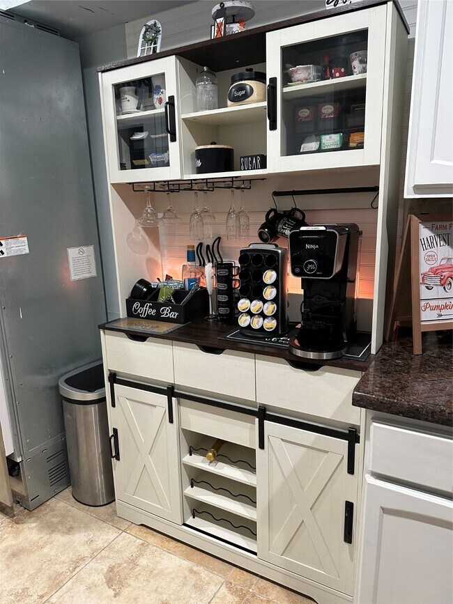 Building Photo - 351 N Post Oak Ln