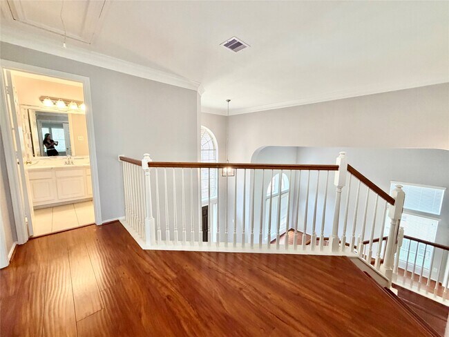 Building Photo - 4614 Forest Home Dr