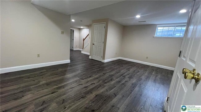 Building Photo - 1732 Pinewind Dr