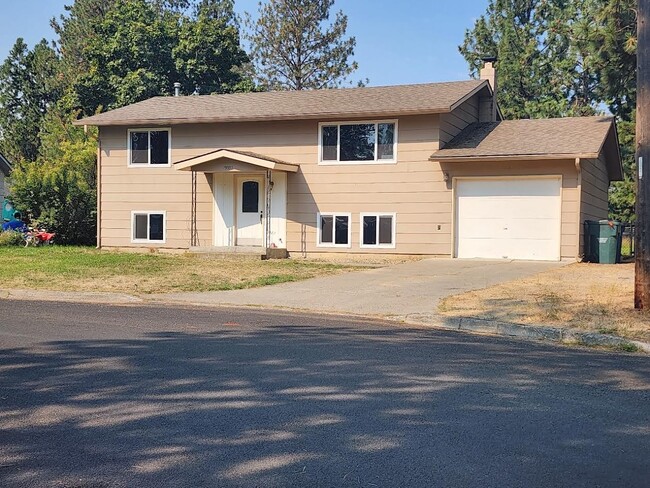 Building Photo - 2113 N Grants Ct