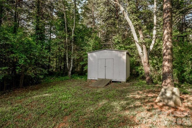 Building Photo - 7730 Deer Track Dr