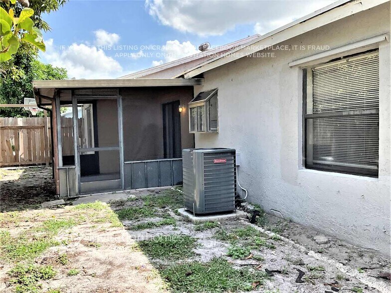 Building Photo - 5926 Ithaca Cir W