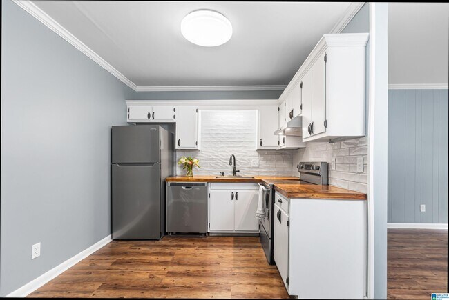 Building Photo - 5757 Hanover Cir