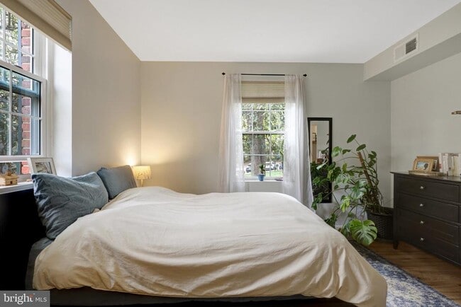 Building Photo - 1811 Key Blvd