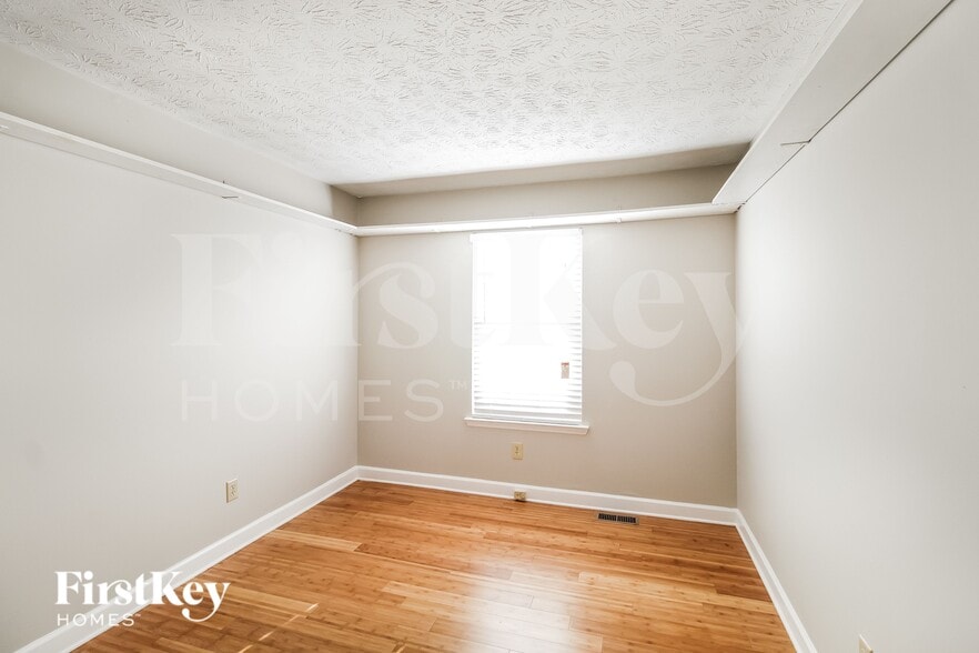 Building Photo - 675 Woodcrest Manor Dr
