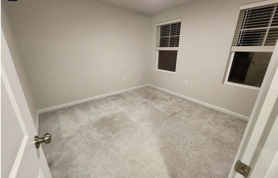 Building Photo - Room in Townhome on Hemlock Cone Wy