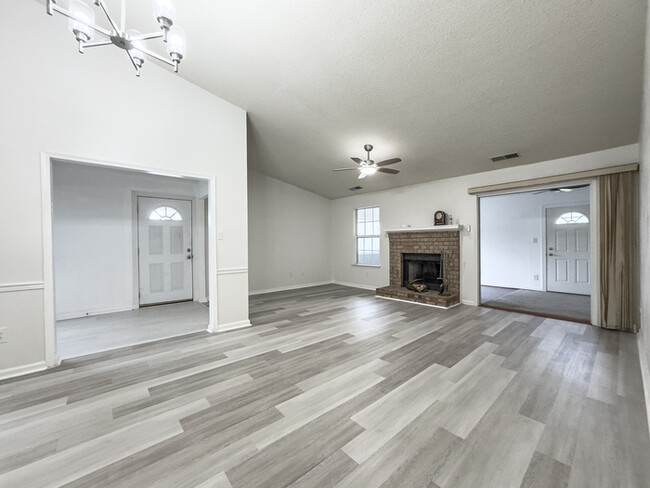 Building Photo - LOVELY STRAWBRIDGE HOME FOR RENT!!!