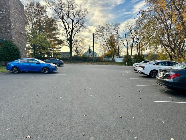 Building Photo - 111 Sherbrooke Ave