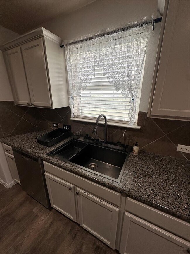 Building Photo - 207 Liard River Rd